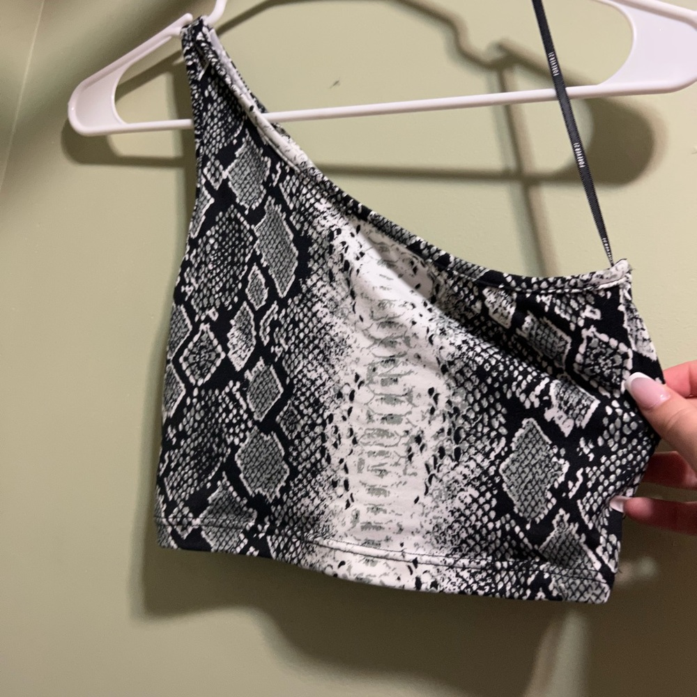 One shoulder Crop Top